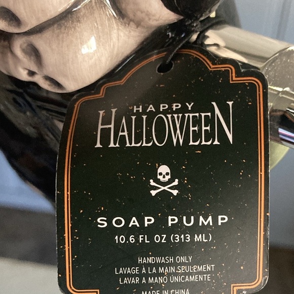 NWT- Set of 2- 10.9oz- Black Ceramic Trick or Treat Truck Soap Dispensers 💀🐦‍⬛ - Picture 13 of 16